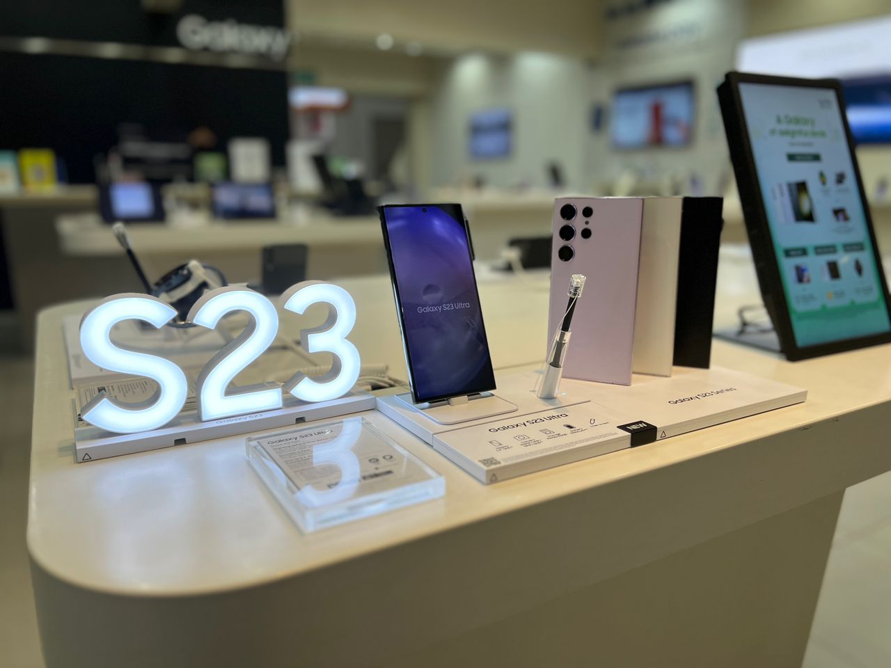 Samsung Concept Store-mobile